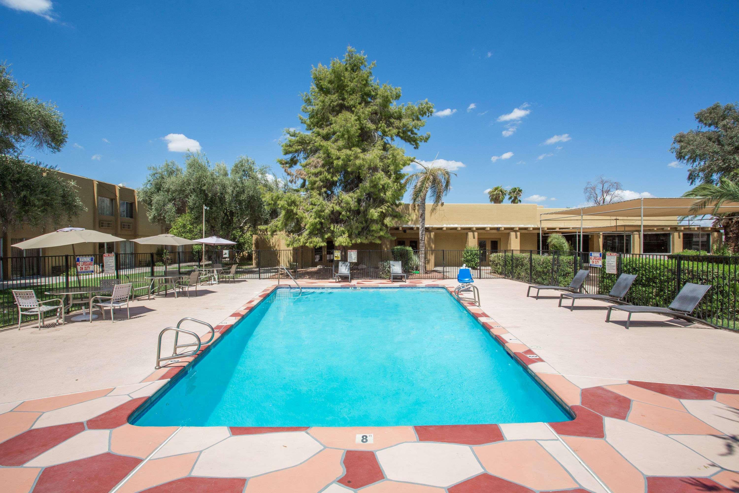 Days Hotel By Wyndham Peoria Glendale Area Exterior photo