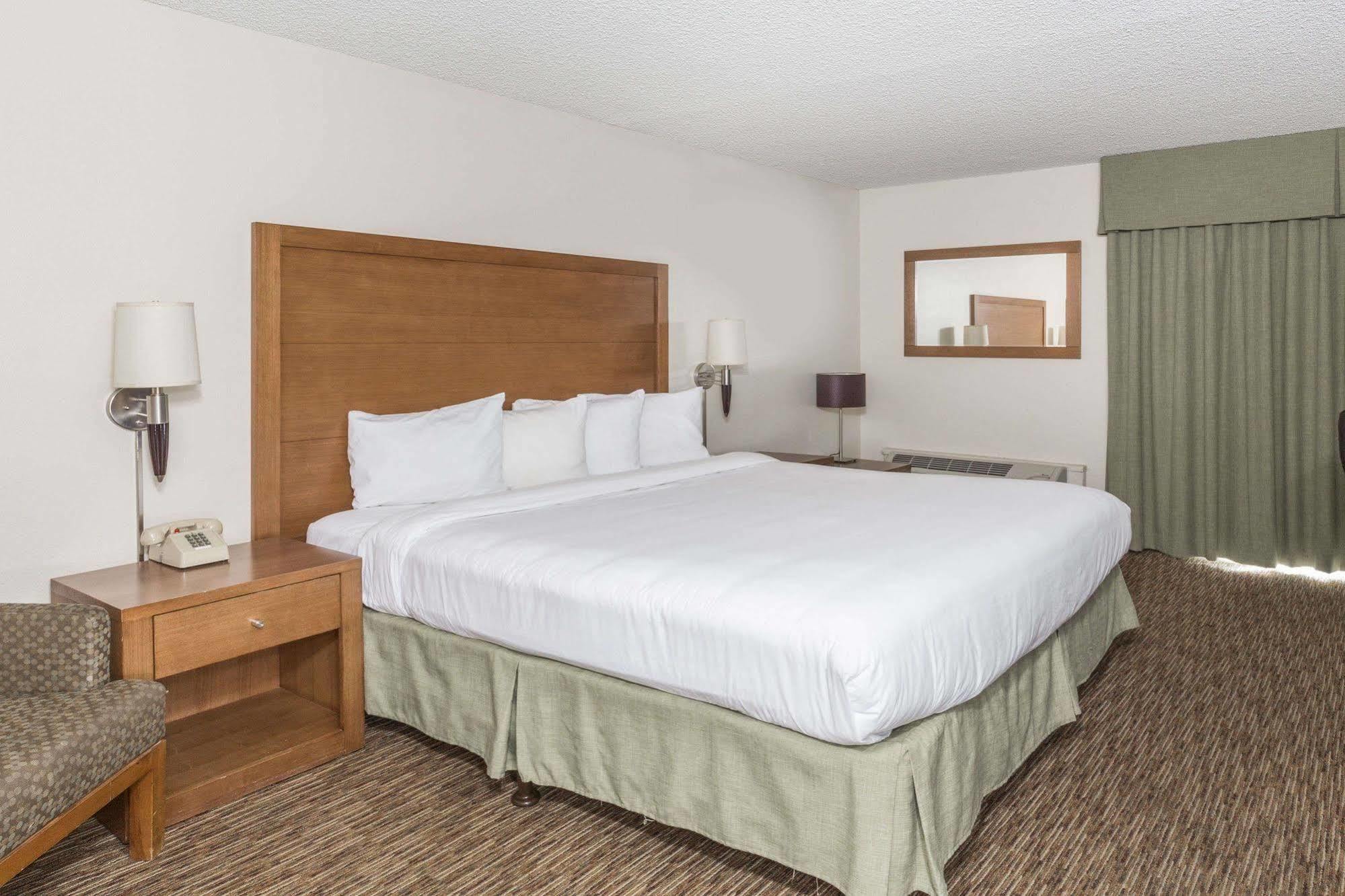 Days Hotel By Wyndham Peoria Glendale Area Exterior photo